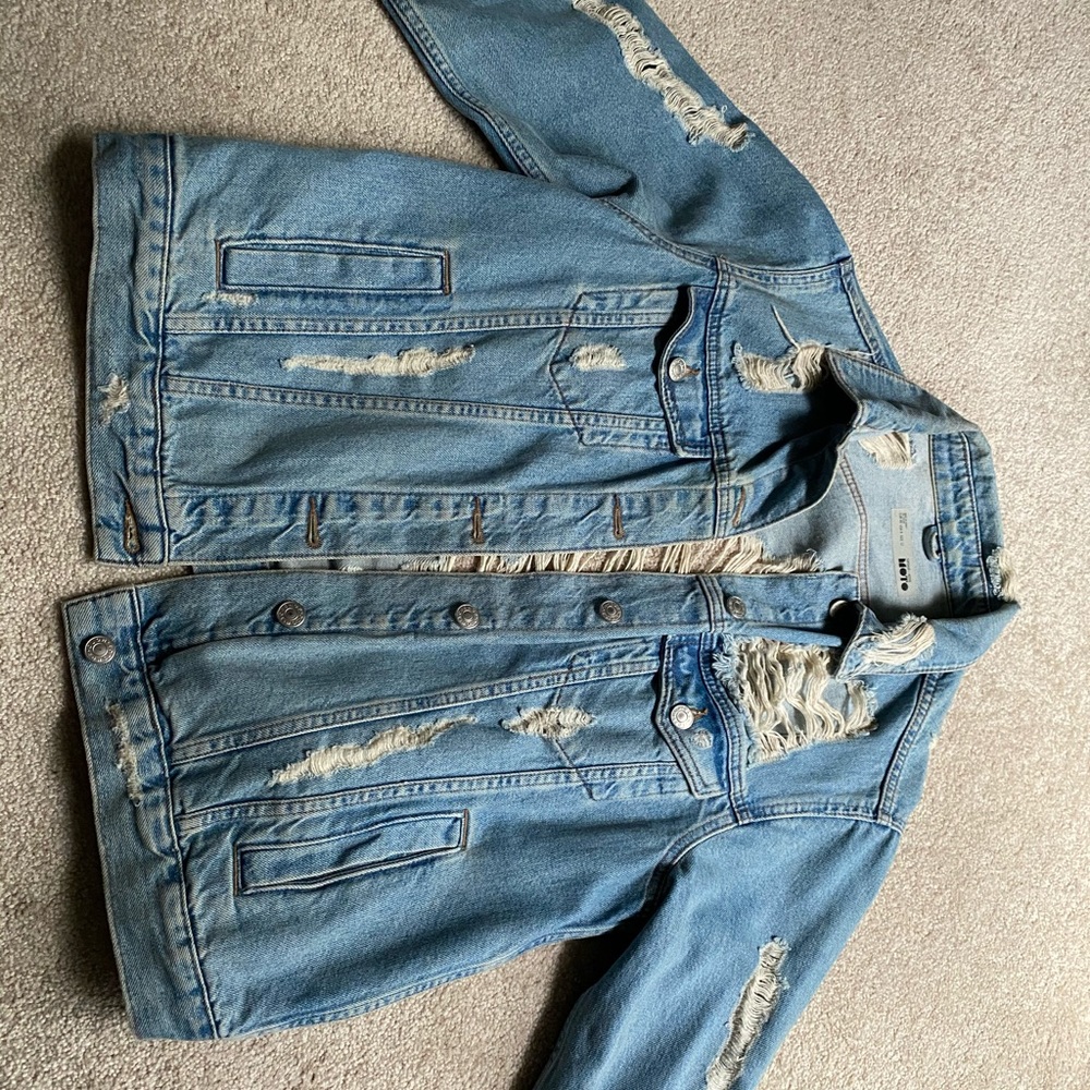 TOPSHOP RIPPED DENIM JACKET